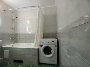 2квартира МХГ ул.Красных Партизан. 2/14эт. пл.57кв.м. в Краснодаре